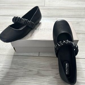 Kenneth Cole Reaction Women's Black Elema Ballet Flats